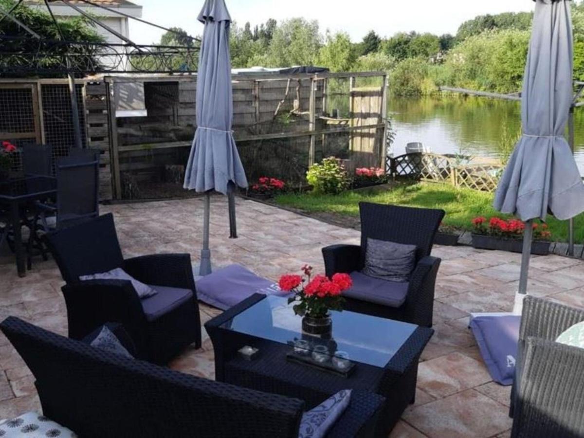 Fantastic Villa In Ooltgensplaat With Jetty Exterior foto